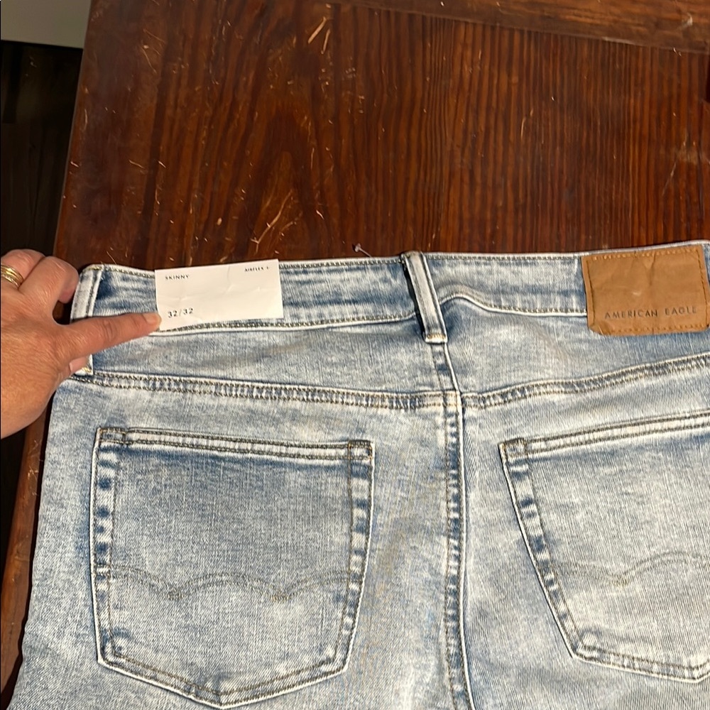 American Eagle Distressed Light Wash Jeans - Picture 4 of 6
